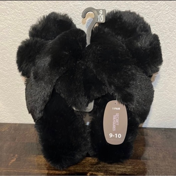 Womens Black Fuzzy Sandals Size 9/10 - Picture 1 of 3